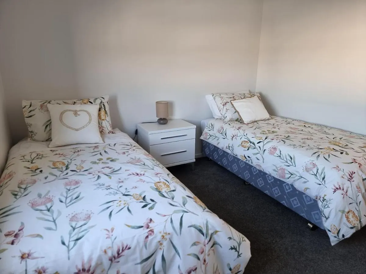 Addington Townhouse With Carpark 8Mins Walk To Hagley Park South Villa Christchurch Holiday home