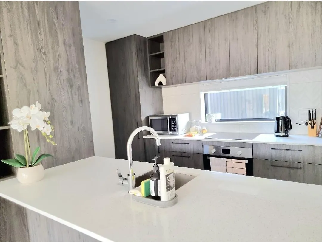 Addington Townhouse With Carpark 8Mins Walk To Hagley Park South Villa Christchurch 0*,  New Zealand